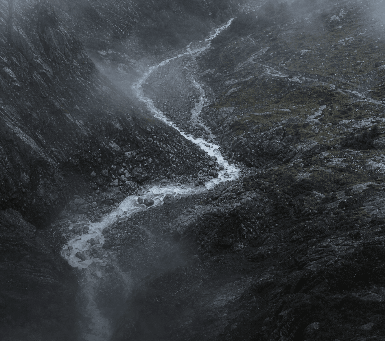 Aerial assessment of a wet alpine ravine and river crossing